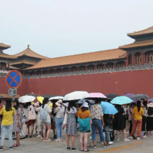 ���±����οͣ������α�ɡ�������ս����լ��Ϊ�γ��³�����